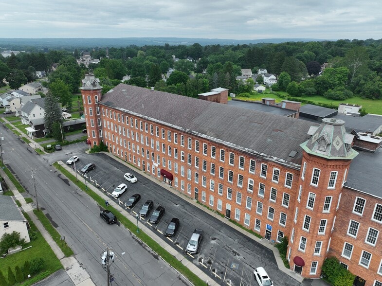 More Photos Of 587 Main St, New York Mills Office For Lease