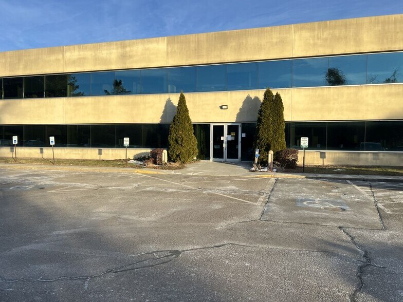 More Photos Of 753 Boston Post Rd, Guilford Office For Lease