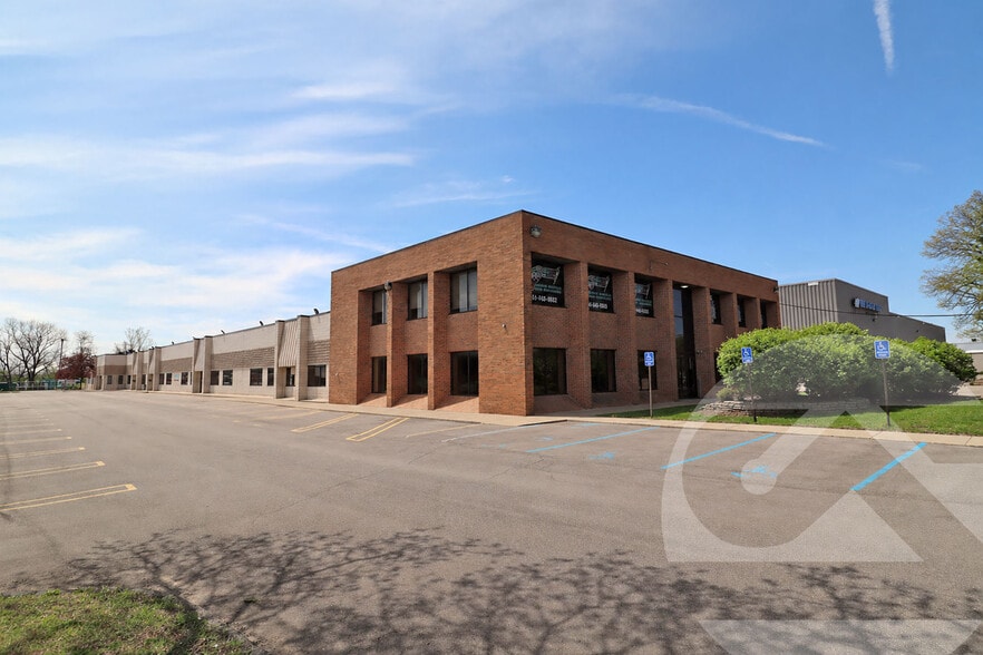 Primary Photo Of 32535-32553 Schoolcraft Rd, Livonia Warehouse For Lease
