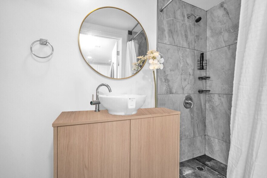 More Photos Of 7151 Taft St, Hollywood Office Residential For Sale