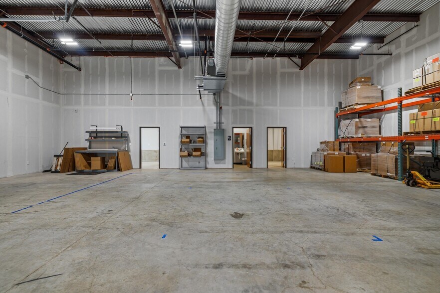 More Photos Of 2020 N Bell Blvd, Cedar Park Unknown For Lease