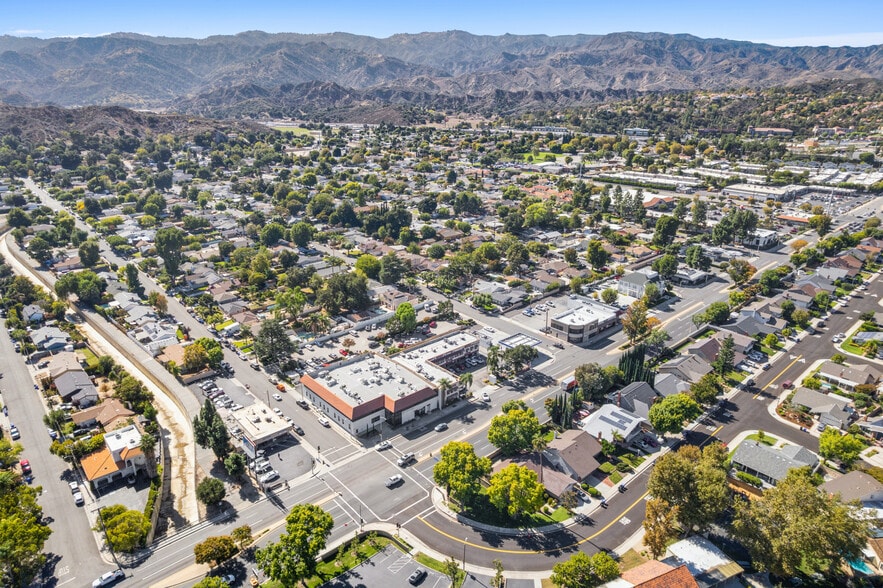 More Photos Of 23942-23945 Lyons Ave, Santa Clarita Storefront Retail Office For Lease