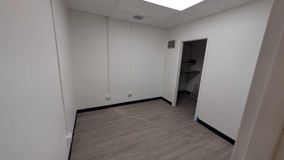 More Photos Of 1221 N Cotton St, El Paso Hospital For Lease