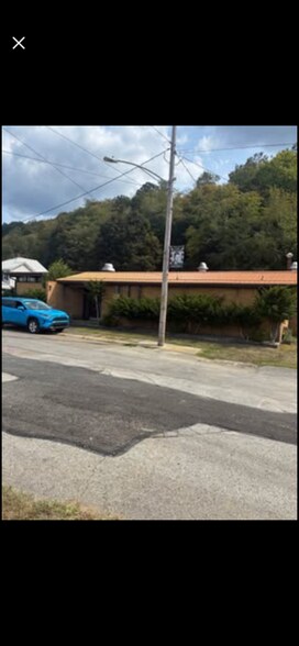 More Photos Of 600 6th Ave, Ford City Office For Sale