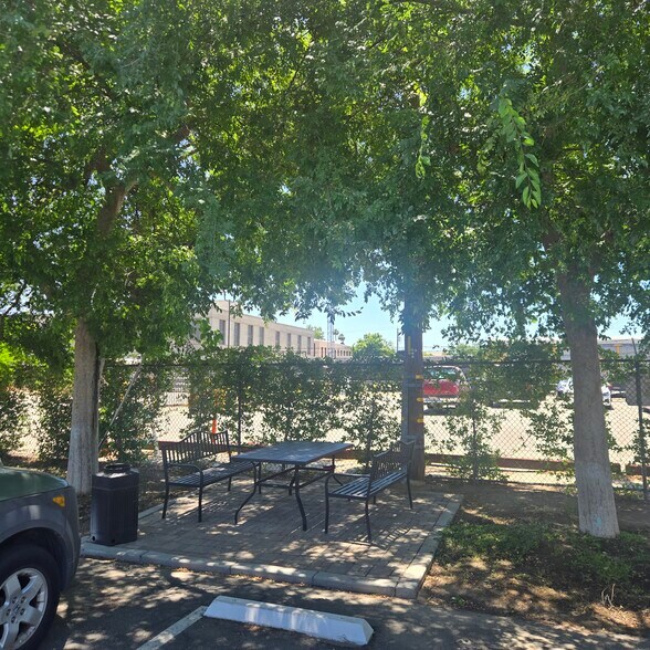 More Photos Of 1909 16th St, Bakersfield Office For Lease