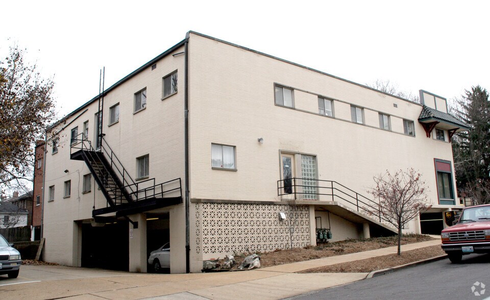 More Photos Of 7171 Delmar Blvd, University City Office For Sale