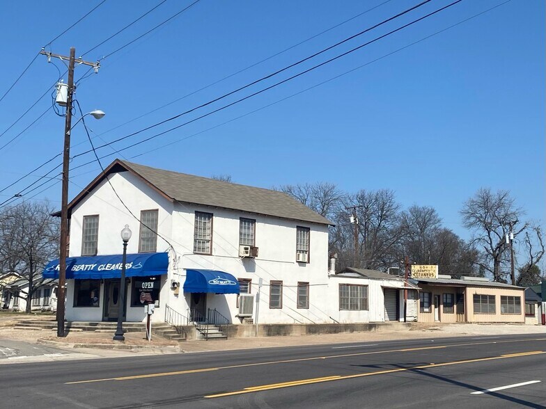 Primary Photo Of 711-713 La Clede St, Waco Freestanding For Sale
