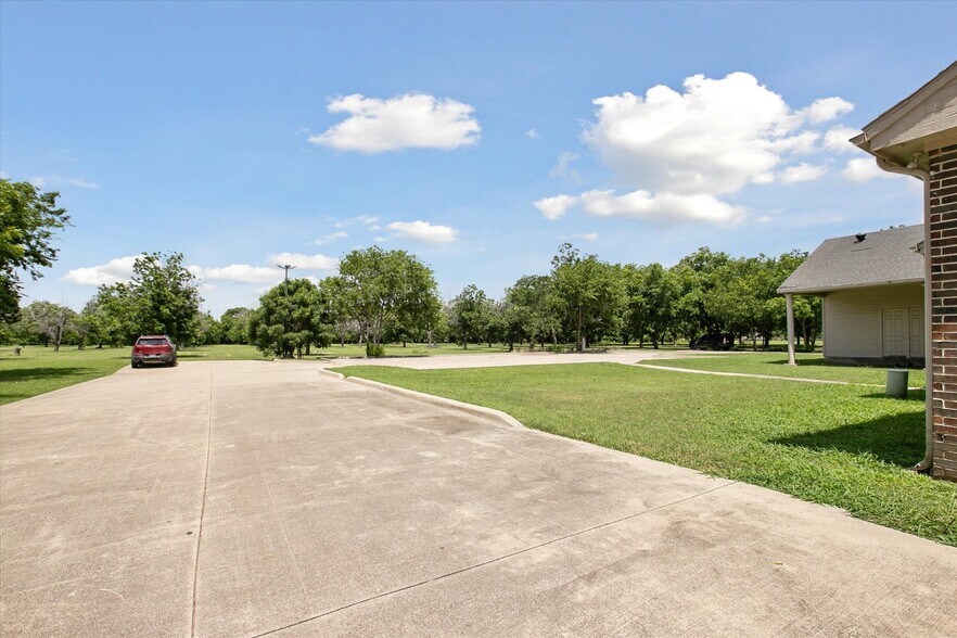 More Photos Of 3403 N Beach St, Fort Worth Medical For Lease