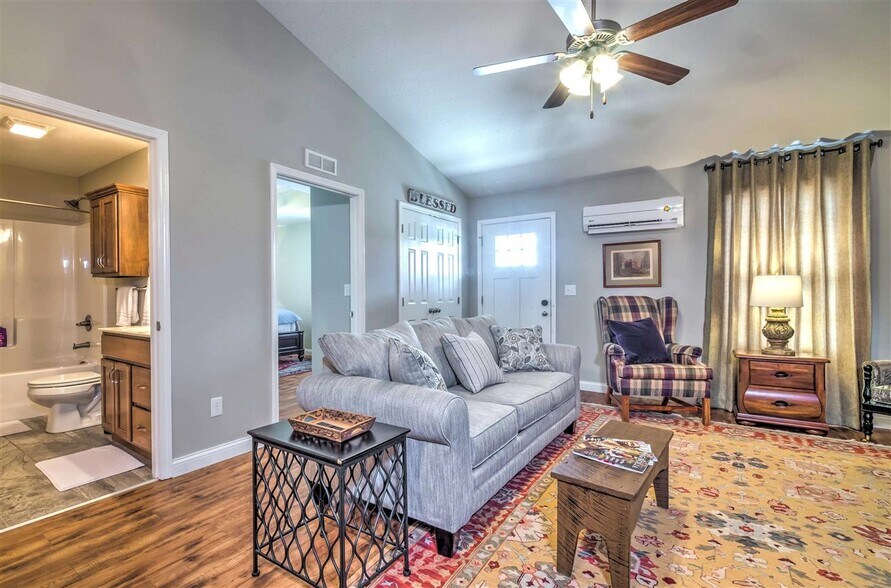 More Photos Of 4971 Veterans Memorial Hwy, Brownsville Multifamily For Sale