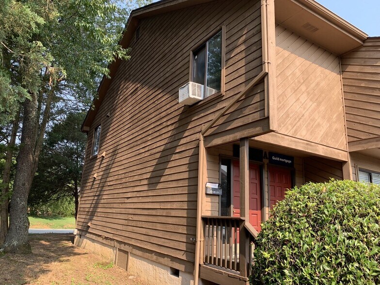 More Photos Of 400 Southlake Blvd, Richmond Office For Lease