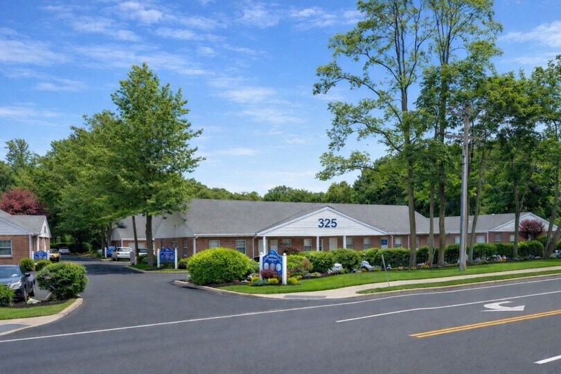 More Photos Of 325 E Main St, Smithtown Medical For Sale