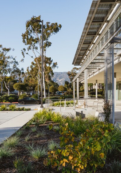 More Photos Of 130 Robin Hill Rd, Goleta Loft Creative Space For Lease