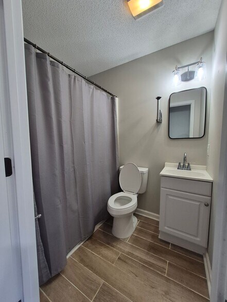 More Photos Of 1600 Elm St, Sanford Office For Lease