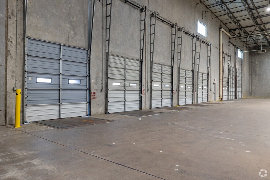 More Photos Of 2200 Grand Avenue Pky, Austin Unknown For Lease