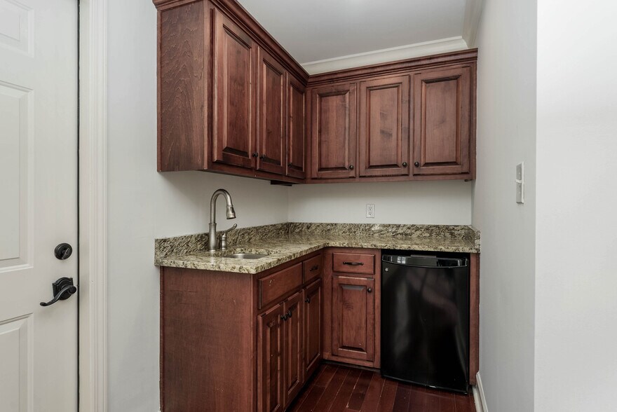 More Photos Of 515 Hargrove Rd E, Tuscaloosa Office Residential For Lease