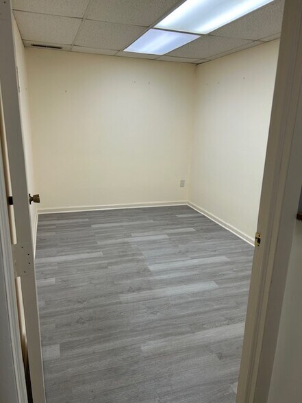 More Photos Of 126 Old Ridgefield Rd, Wilton Medical For Lease