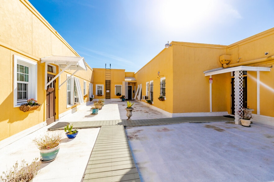 More Photos Of 2101 14th Ave, Vero Beach Apartments For Sale