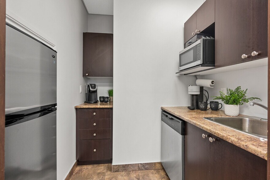 More Photos Of 130 Terence Matthews Cres, Ottawa Office For Sale
