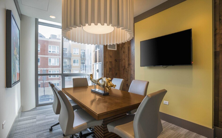 More Photos Of 801 S Financial Pl, Chicago Apartments For Lease