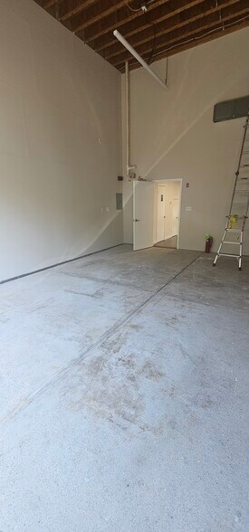 More Photos Of 711 N Main St, Pleasantville General Retail For Lease