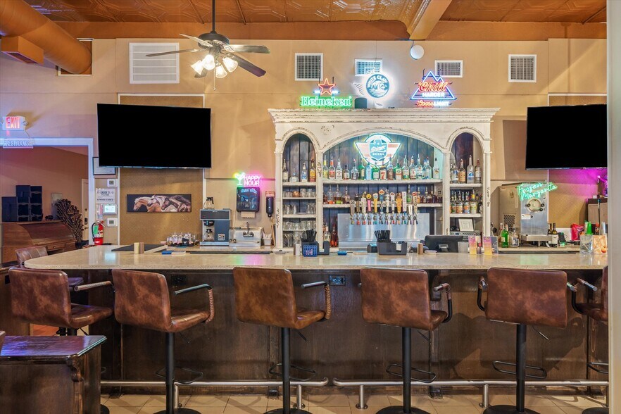 More Photos Of 109 N Houston St, Edgewood Restaurant For Sale