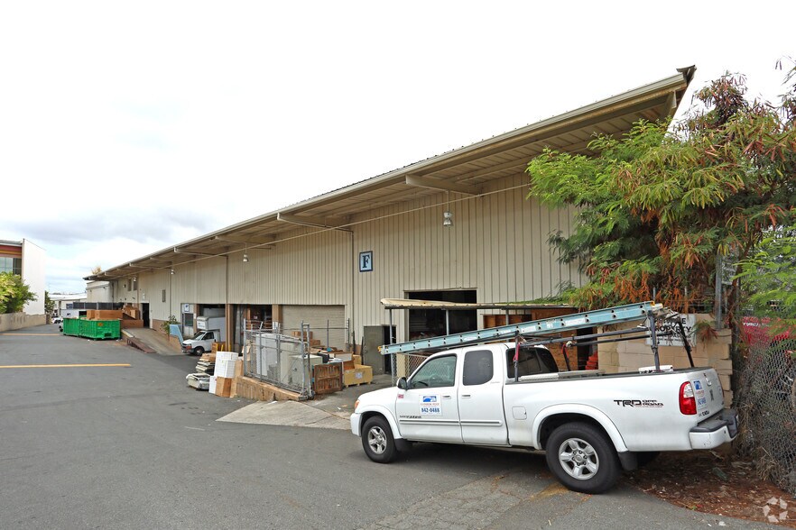 More Photos Of 2312 Kamehameha Hwy, Honolulu Warehouse For Lease