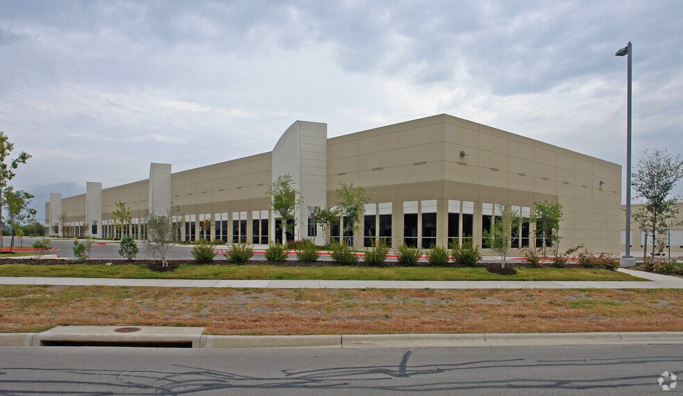 More Photos Of 1340 Airport Commerce Dr, Austin Flex For Lease
