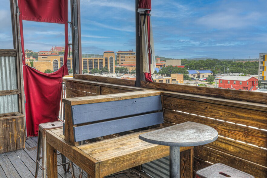 More Photos Of 139 E Hopkins St, San Marcos Bar For Sale