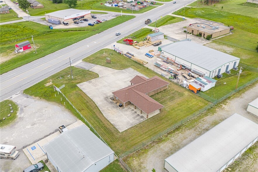 More Photos Of 706 W Broadway St, Spiro Medical For Sale