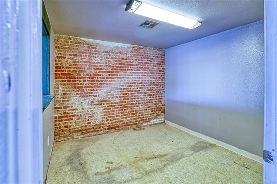 More Photos Of 37-45 E Foley St, Eufaula Storefront For Sale