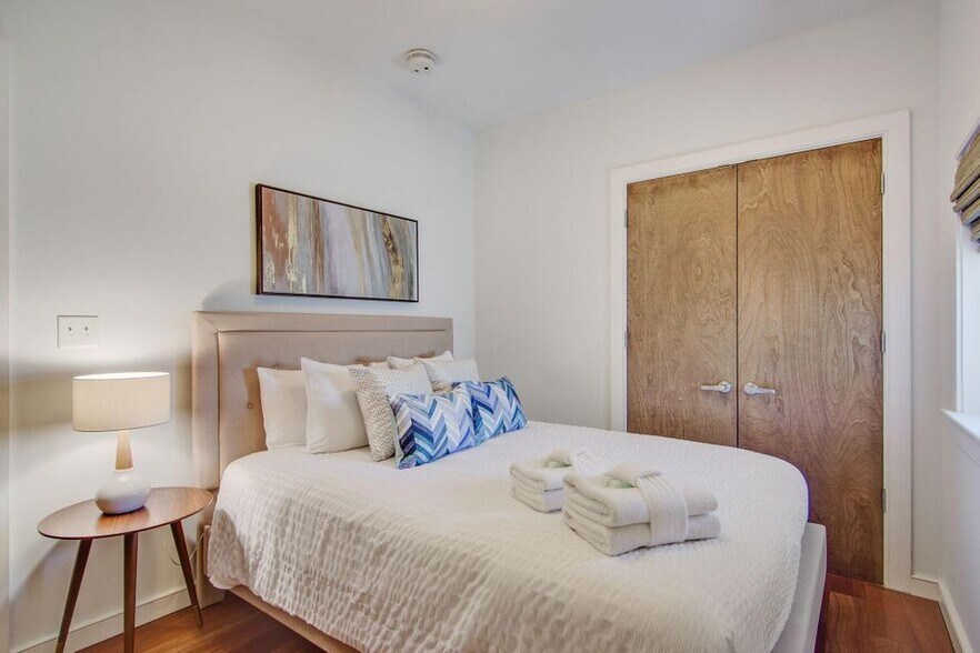 More Photos Of 487 King St, Charleston Loft Creative Space For Sale