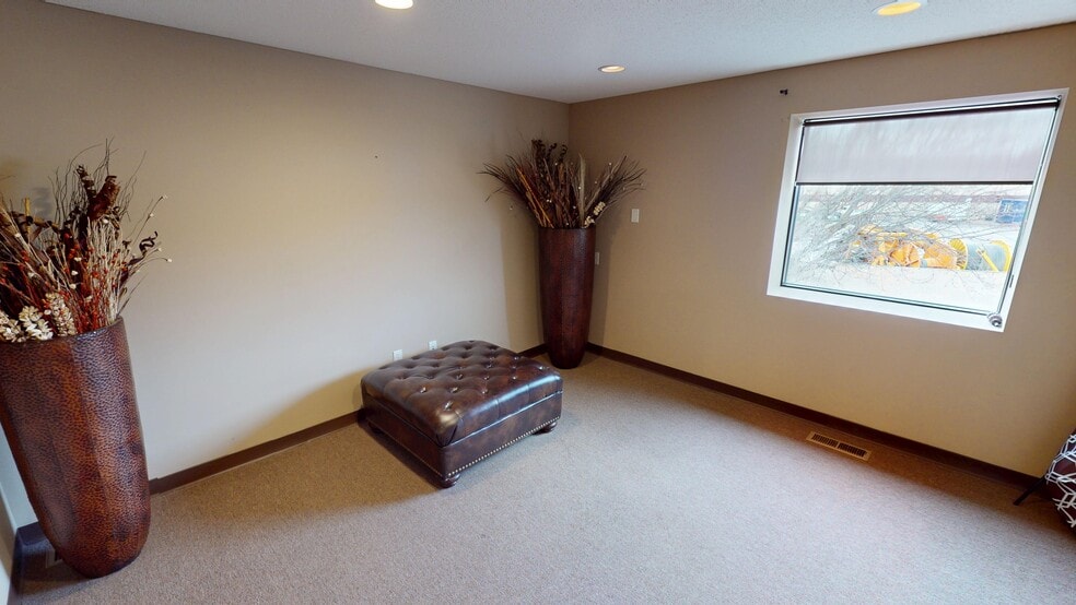 More Photos Of 13743 NE Aberdeen St, Ham Lake Warehouse For Lease