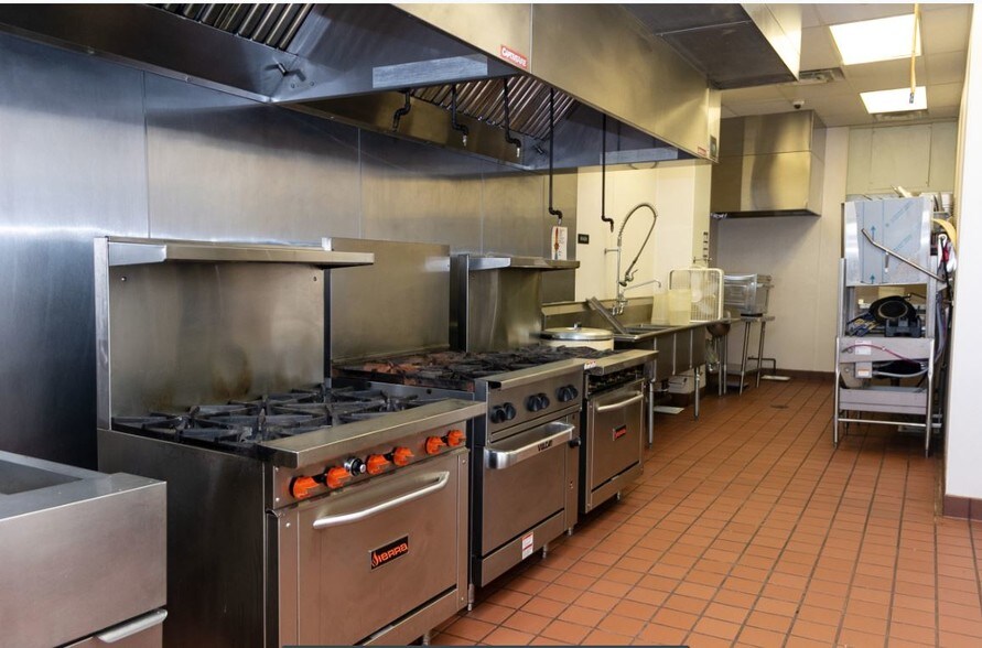More Photos Of 1359 N Milwaukee Ave, Chicago Restaurant For Sale