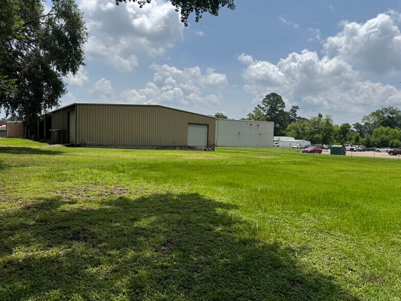 More Photos Of 1208 S Chestnut St, Lufkin Showroom For Sale