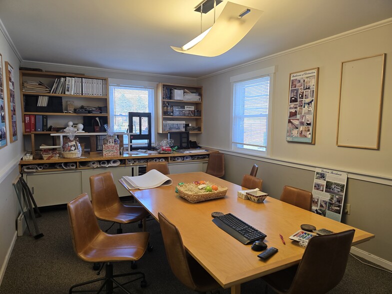 More Photos Of 228 Triangle St, Amherst Office For Sale