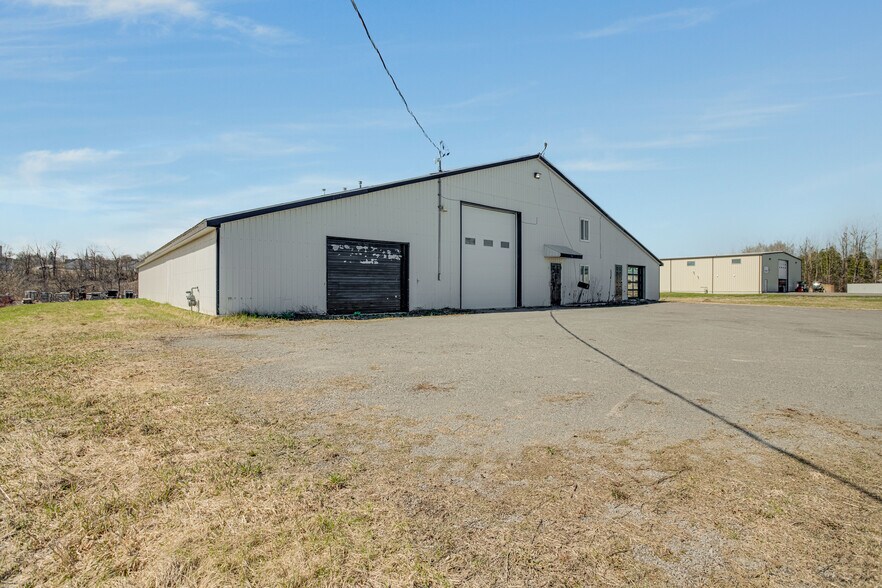 More Photos Of 19 Terry Fox Dr, Vankleek Hill Manufacturing For Sale