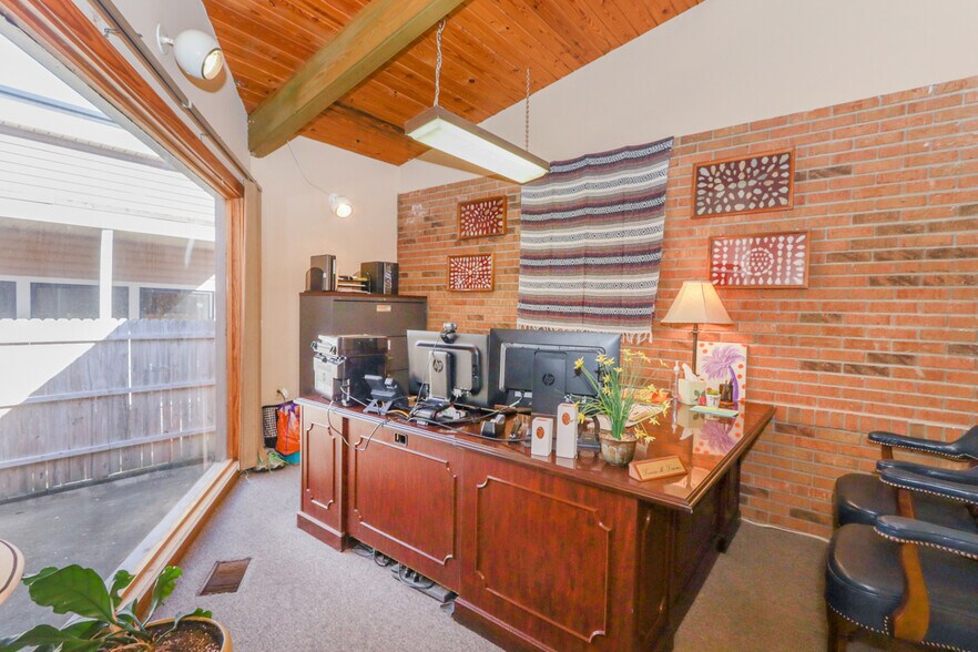 More Photos Of 113 Court St, Pickens Office For Lease