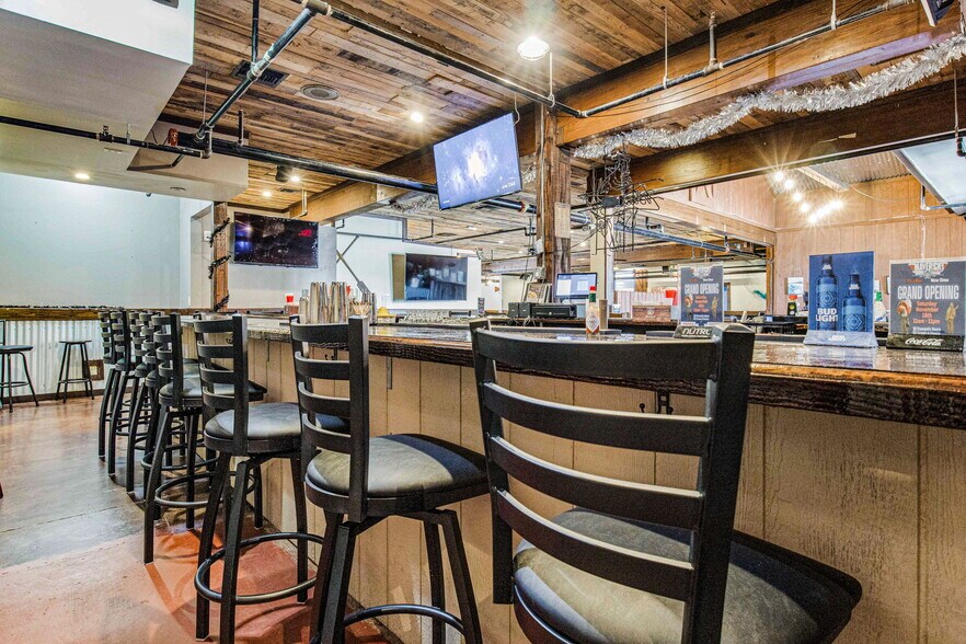 More Photos Of 131 New Warrington Rd, Pensacola Restaurant For Sale