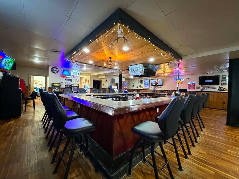 More Photos Of 48 S 5th St, Barron Sports And Entertainment For Sale