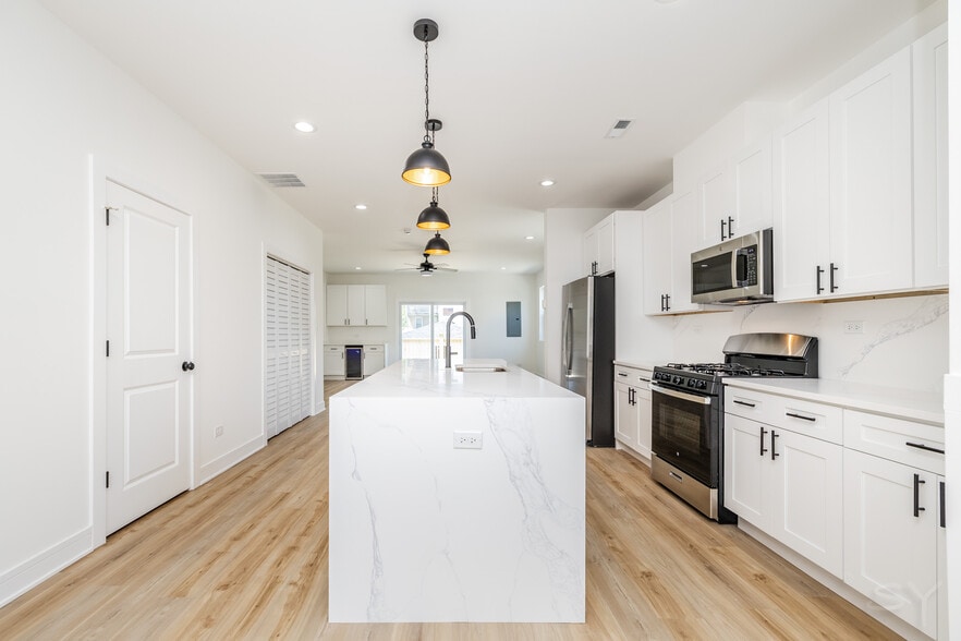 More Photos Of 544 Lawndale ave, Chicago Apartments For Sale