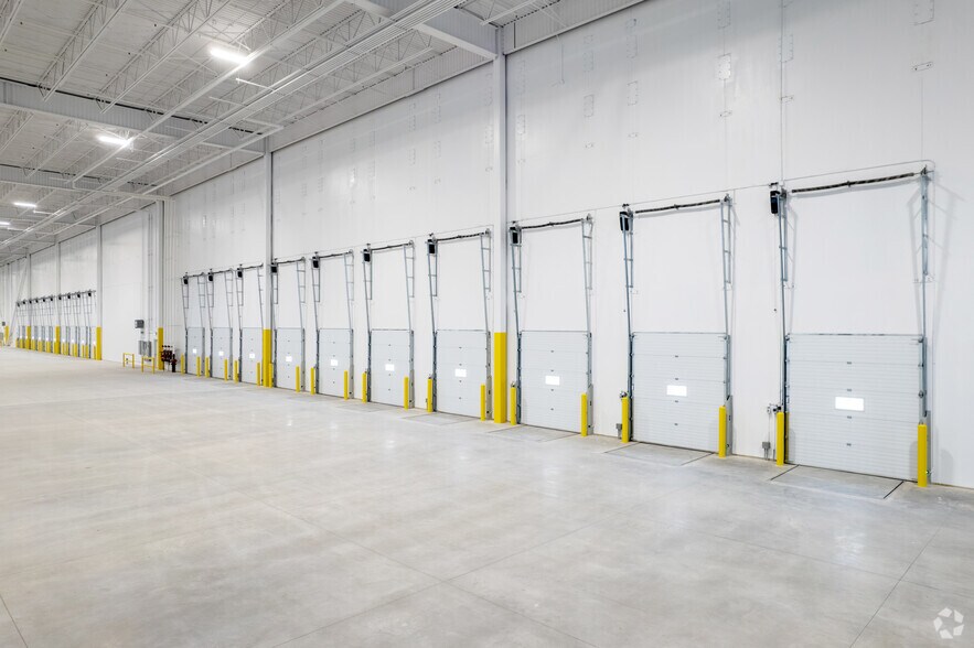 More Photos Of 20 Ironside, Brampton Unknown For Lease