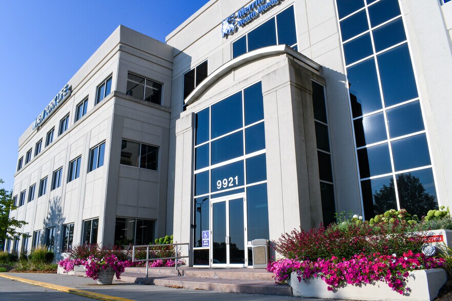 More Photos Of 9921 Dupont Circle Dr, Fort Wayne Medical For Lease