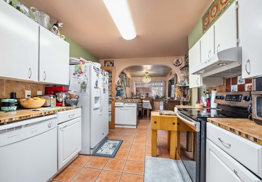 More Photos Of 2044 W Woodin Ave, Chelan Hotel For Sale