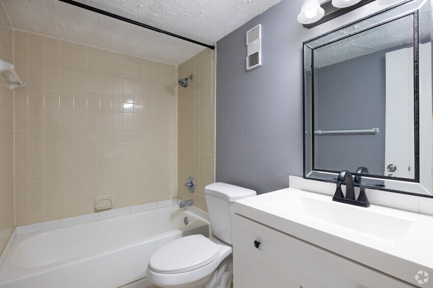 More Photos Of 180 Royal Palm Dr, Kissimmee Apartments For Sale
