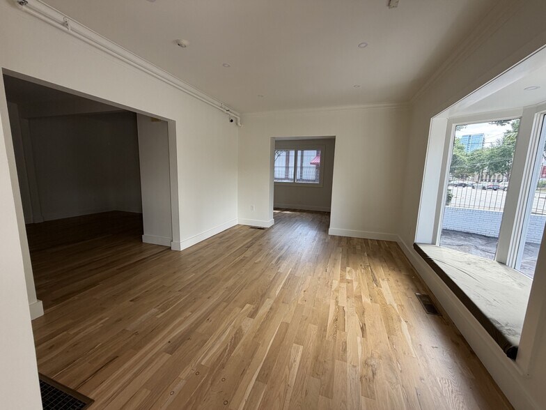More Photos Of 3201 NE Peachtree Rd, Atlanta Freestanding For Lease