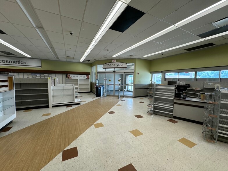 More Photos Of 53 B Church St, Kingston Unknown For Lease