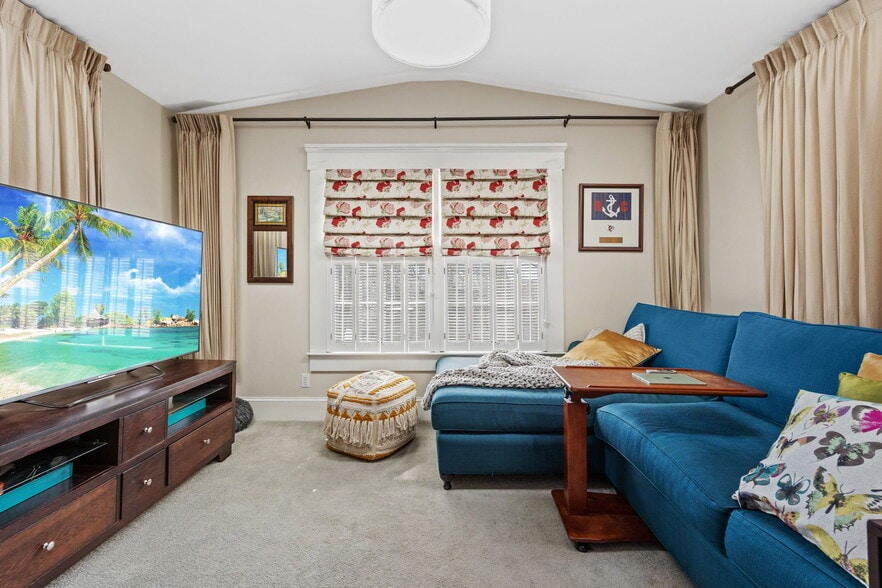 More Photos Of 76 Cottage St, New Bedford Multifamily For Sale