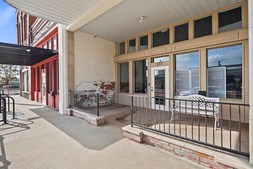 More Photos Of 111 N 4th St, Wills Point Freestanding For Sale