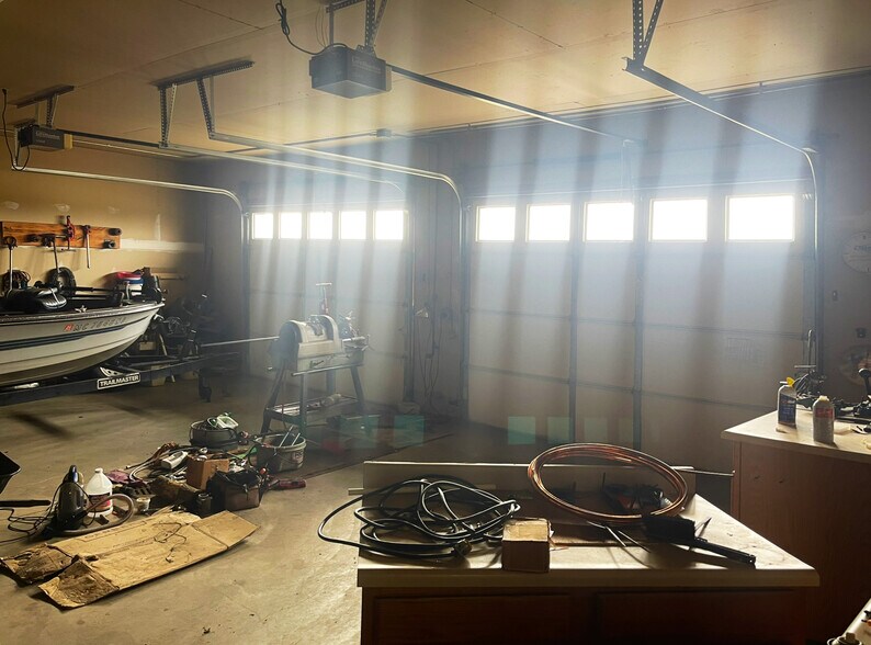 More Photos Of 15675 Morris Industrial Dr, Schoolcraft Industrial For Sale