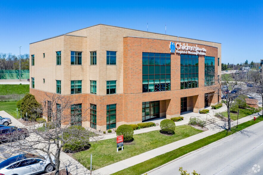 More Photos Of 4655 N Port Washington Rd, Glendale Medical For Lease